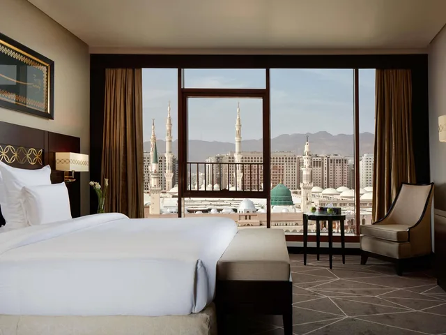 غرفة ديلوكس بسرير كينج بإطلالة، زمزم بولمان المدينة(PULLMAN ZAMZAM MADINA) 5/9