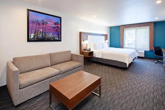 جناح تنفيذي، Holiday Inn Express Hollywood Walk of Fame An Ihg Hotel 5/10