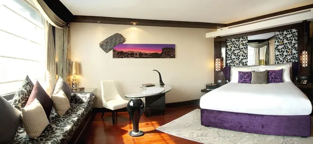 غرفة بسرير كينج مع دخول صالة النادي، Sofitel Mumbai BKC 3/10