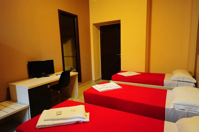 غرفة رباعية بسريرين منفصلين وسرير بطابقين، Hotel Mosaic Central Rome 2/3