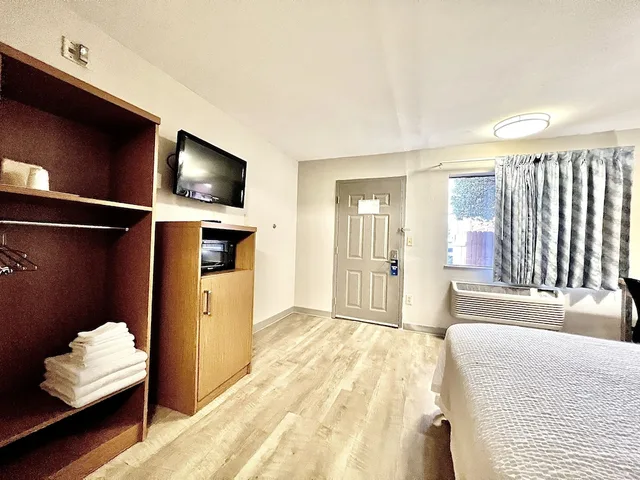 غرفة بسرير مزدوج لذوي الإعاقة، Days Inn Suites By Wyndham Arlington Near Six Flags 3/4