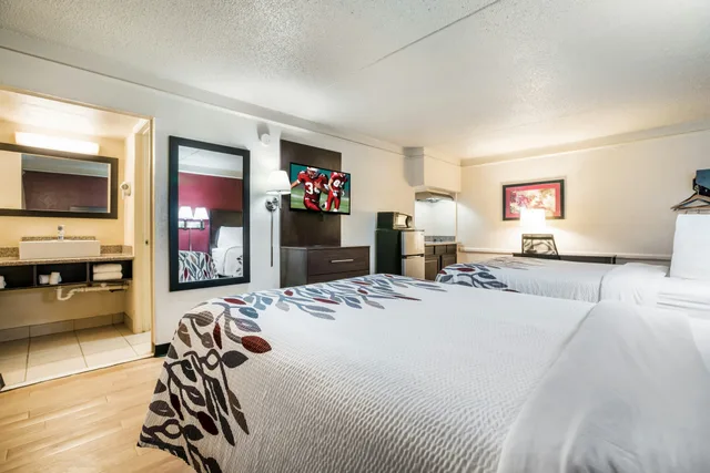 غرفة ديلوكس بمطبخ صغير، Red Roof Inn Dallas - Richardson 3/7