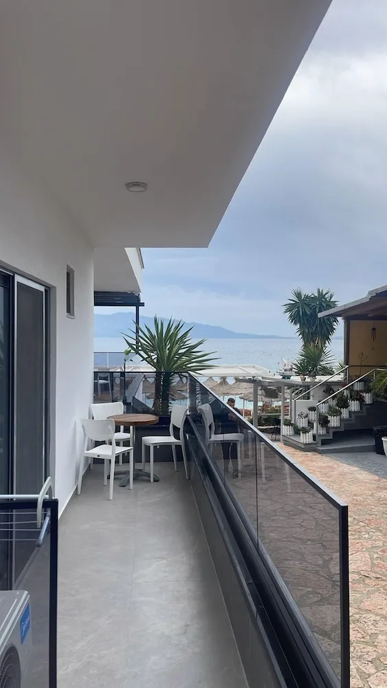 Room, Quadruple, Double Bed, Lateral Side Sea View, 2 Sofa، Vila Era Beach 4/4