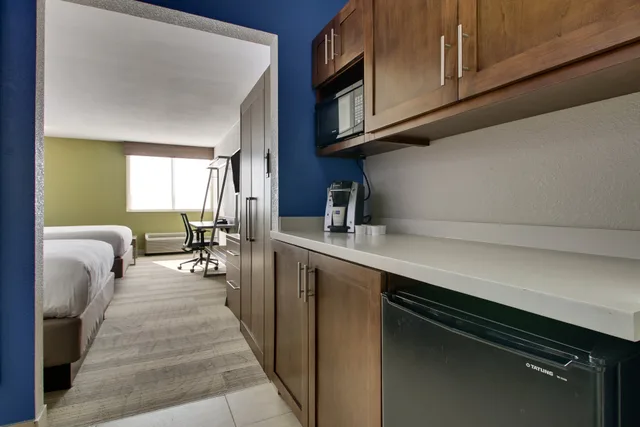 جناح بسريرين، Holiday Inn Express Suites Wapakoneta 4/4