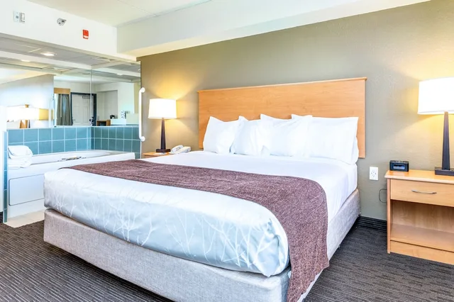 غرفة بسرير كينج لذوي الإعاقة، Americinn By Wyndham Belle Fourche 2/9