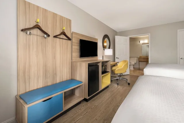 Deluxe, 2 Queen Beds, Accessible, Days Inn by Wyndham Anderson/Clemson Area 3/5