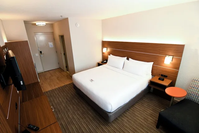 غرفة قياسية بسرير كينج لذوي الإعاقة، Holiday Inn Express Hotel And Suites Port Clinton Catawba Island 1/4