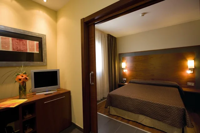 Family, Double Bed, Sofa, Hotel F G Logrono 3/5