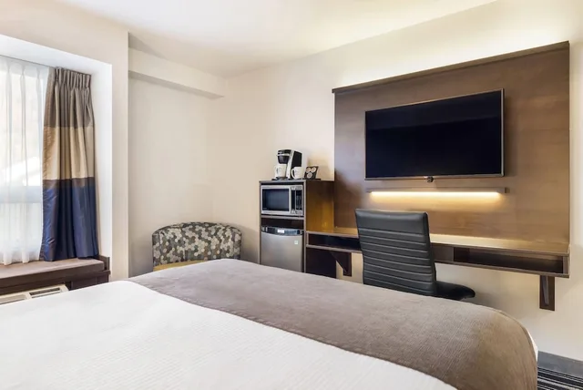 غرفة بسرير كوين، Microtel Inn & Suites by Wyndham Mont Tremblant 4/10