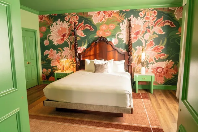 جناح بسرير كينج، Carlton Hotel 2/8