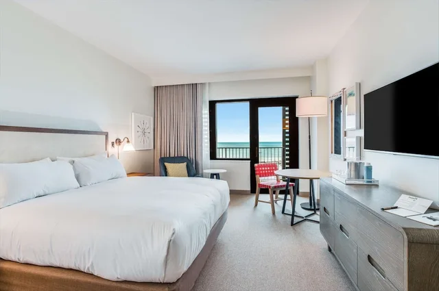 Room, King Bed, Bunk Bed, Gulf Front, Balcony، The Lodge At Gulf State Park A Hilton Hotel 2/10