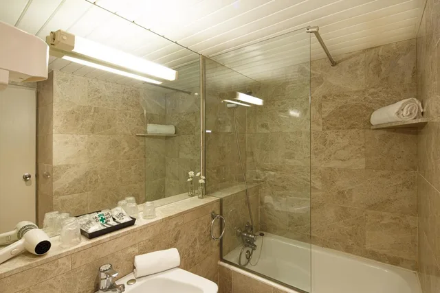 غرفة عائلية بشرفة، Sercotel Alp Hotel Masella 3/3