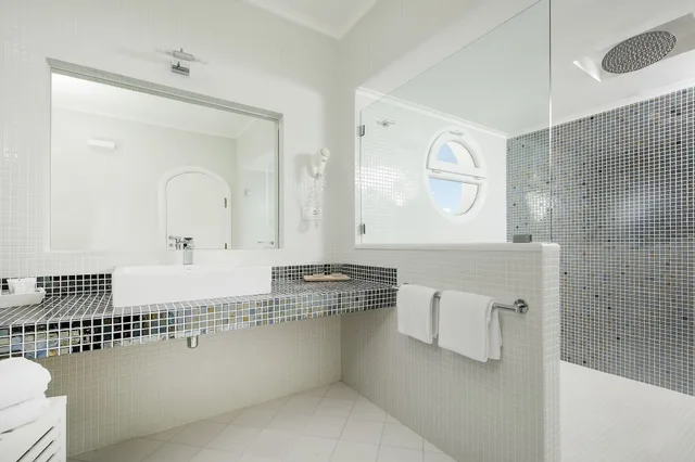 جناح سوبيريور بسريرين كينج بإطلالة على البحر بغرفتي نوم، Hotel Mamela 8/10