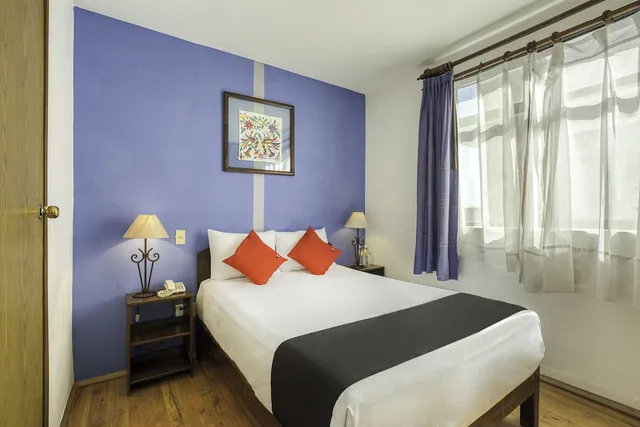 غرفة قياسية بسرير مزدوج، Capital O Parador Crespo Hotel, Oaxaca 2/4