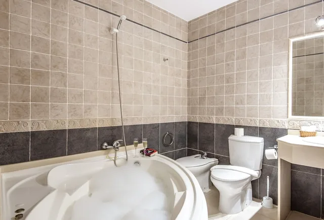 شاليه بأربعة أسرّة وسريرين مزدوجين بـ5 غرف نوم، Bungalows Es Pins 3/4