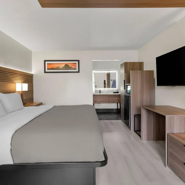 غرفة بسرير كينج لغير المدخنين، Quality Inn & Suites Wytheville 5/6