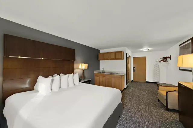 غرفة بسرير كينج، Quality Inn & Suites Caribou 1/3
