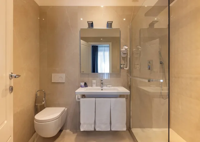 غرفة جونيور بسريرين منفصلين، Hotel Maxim 3/6