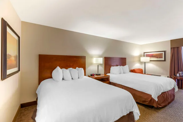 Flat, 2 Queen Beds، Best Western Cottontree Inn 2/8