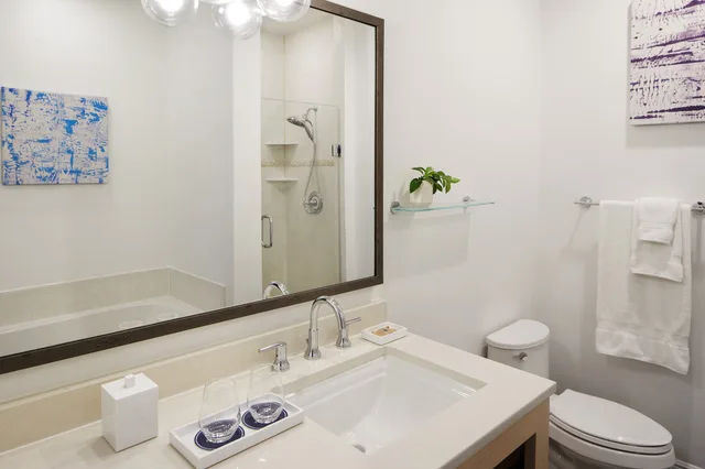 3 Bedrooms, Garden, Suite, 1 King and 2 Queen Beds, Accessible، Parrot Key Hotel & Villas 10/10