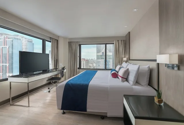 One-Bedroom Apartment with 1 King Bed and Club Access، Seda Residences Makati 1/6
