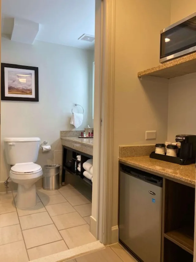 جناح، Best Western Denver East 8/8