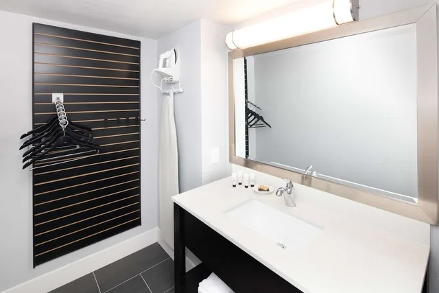 غرفة أساسية بسريرين كوين، Red Lion Inn & Suites Tucson Downtown 3/4