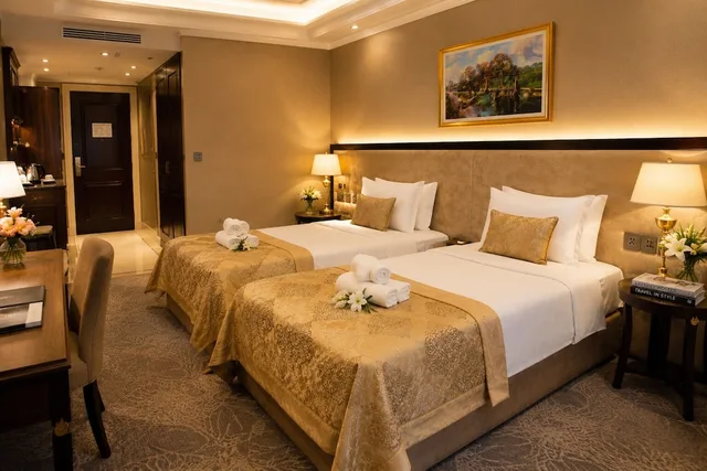 غرفة قياسية ثلاثية بثلاثة أسرّة، Premier Hotel 8/10
