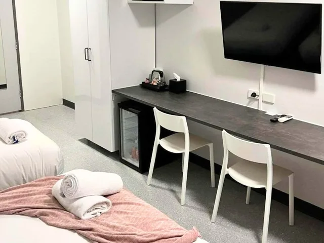 Standard, 1 Queen and 1 Single Bed, Comfort Inn Centrepoint 4/7
