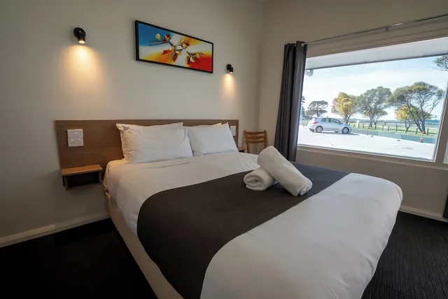 Executive, Queen Bed, Bay View، Bayside Inn 2/10