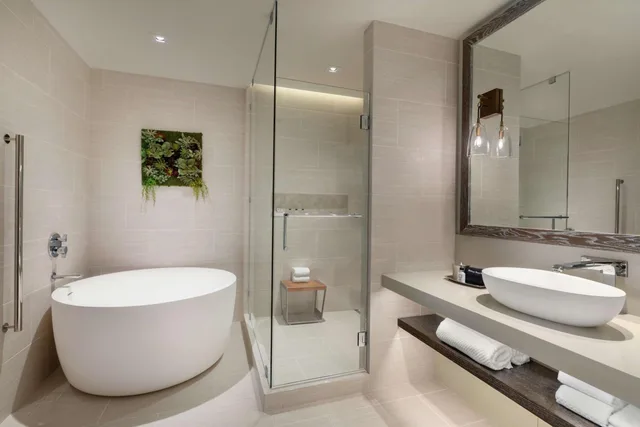 جناح بسريرين كوين بغرفة نوم واحدة مع أريكة، Hoodoo Moab, Curio Collection by Hilton 3/3