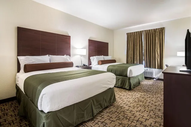 استوديو بسريرين كوين، Cobblestone Hotel and Suites Victor 1/1
