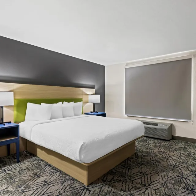 Room, King Bed, Country Inn Suites By Radisson Savannah I 95 North Ga 20/20