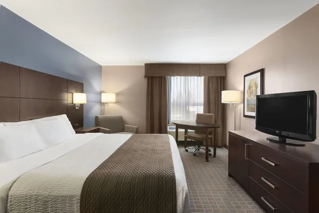 Room, King Bed, Accessible, Days Inn Stephenville 1/4