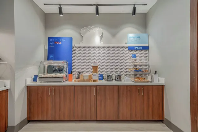 Holiday Inn Express & Suites Tyler South - University Area by IHG، تايلر 8/50