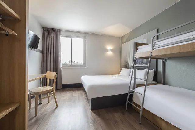 Room, Quadruple, 1 Double and 2 Bunk Beds، B&B Hotel Orange 3/6