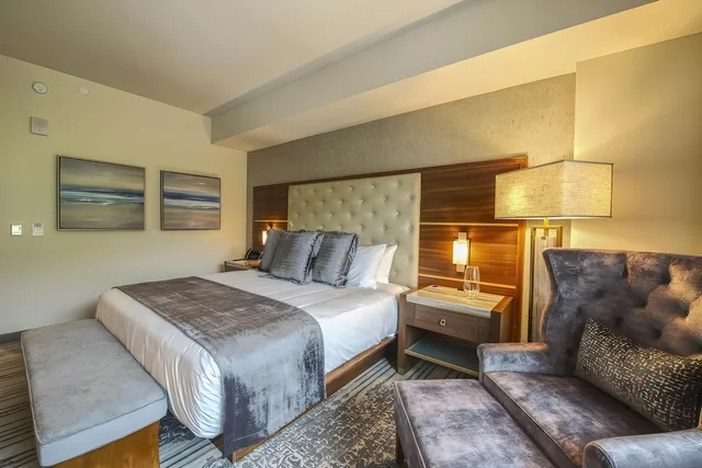 غرفة ديلوكس بسرير مزدوج بشرفة، Legacy Resort Hotel And Spa 1/2