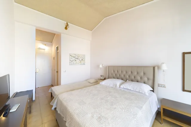 غرفة ديلوكس بسرير كوين بإطلالة على البحر مع أريكة، Hotel Agia Markella 1/10