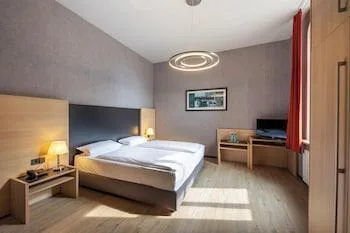 غرفة مفردة بسرير فردي، Roomingtons Franziskushohe Lohr 1/1