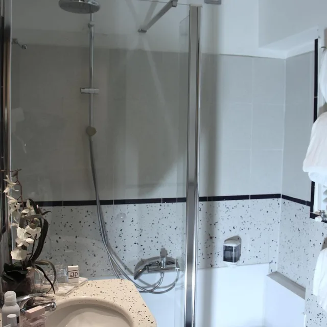 غرفة ثلاثية بسرير فردي، Windrose Hotel 8/8