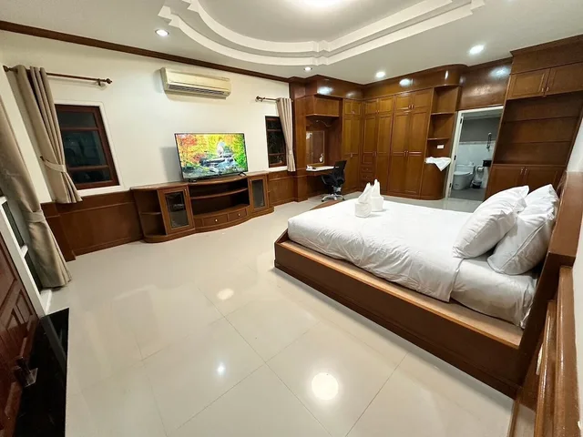 2 Bedrooms, Pool, Villa, Twin Beds, Shared Pool، ROYAL PINEAPPLE HOTEL a welcome to wealth and good fortune 2/4