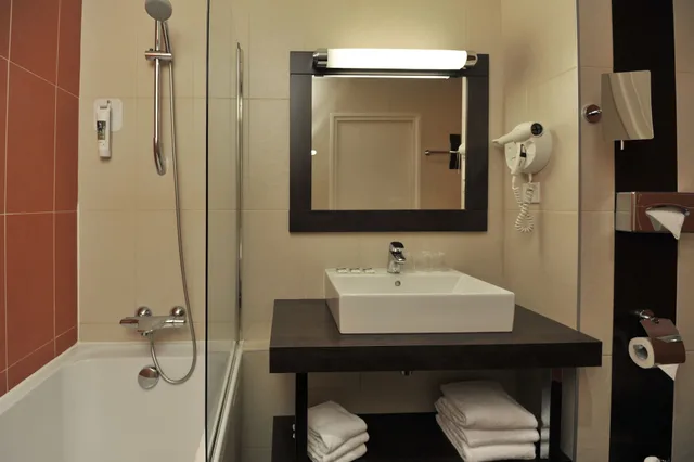 غرفة قياسية بسريرين مزدوجين، Mercure Maurepas Saint Quentin 5/7