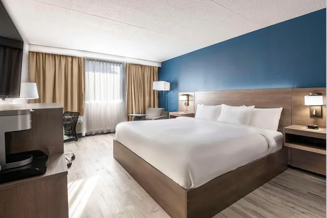 غرفة بسرير مزدوج، Comfort Suites Kingston Central 1/4