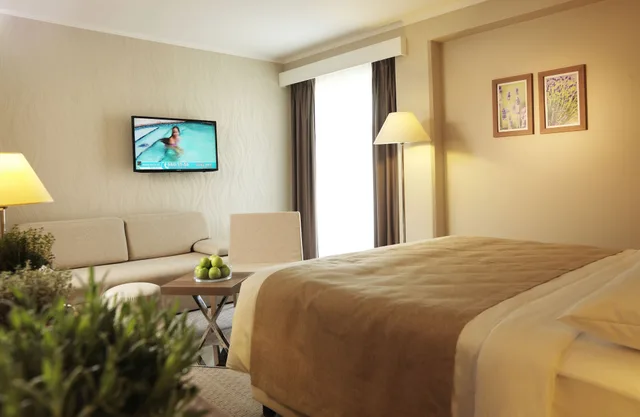 Family, Queen Bed, Balcony, Wellness Hotel Apollo 1/2