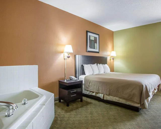 غرفة بسرير مزدوج، Quality Inn Merrillville 2/2
