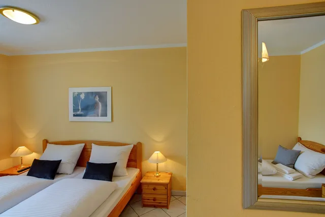 غرفة قياسية ثلاثية بسرير كينج وسرير فردي، Gasthaus Hannover 3/10