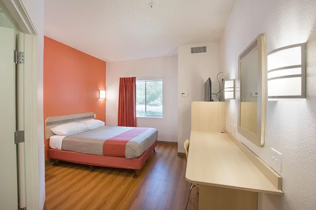 غرفة قياسية بسرير مزدوج لذوي الإعاقة، Motel6 Columbia, SC - Fort Jackson Area 2/9