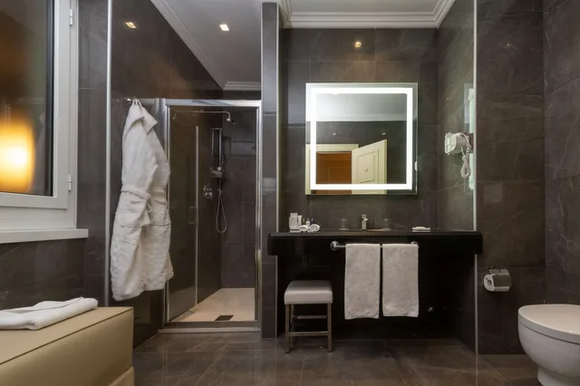 Presidential, Suite, Queen Bed, Square View, Terrace، Radisson Blu Ghr Hotel Rome 6/10