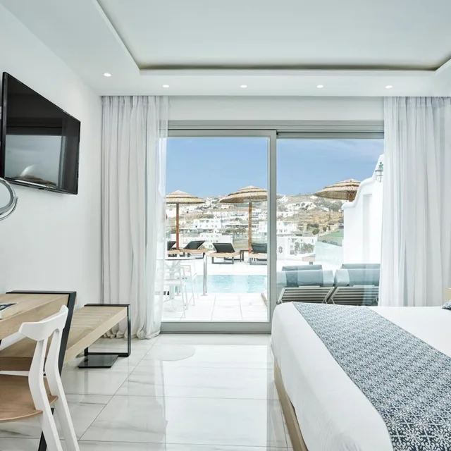 Panorama, Suite, Private Pool, Grand Beach 4/10