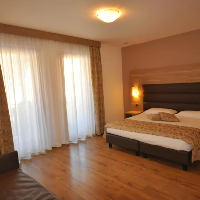 غرفة رباعية، HOTEL SELECT 2/4